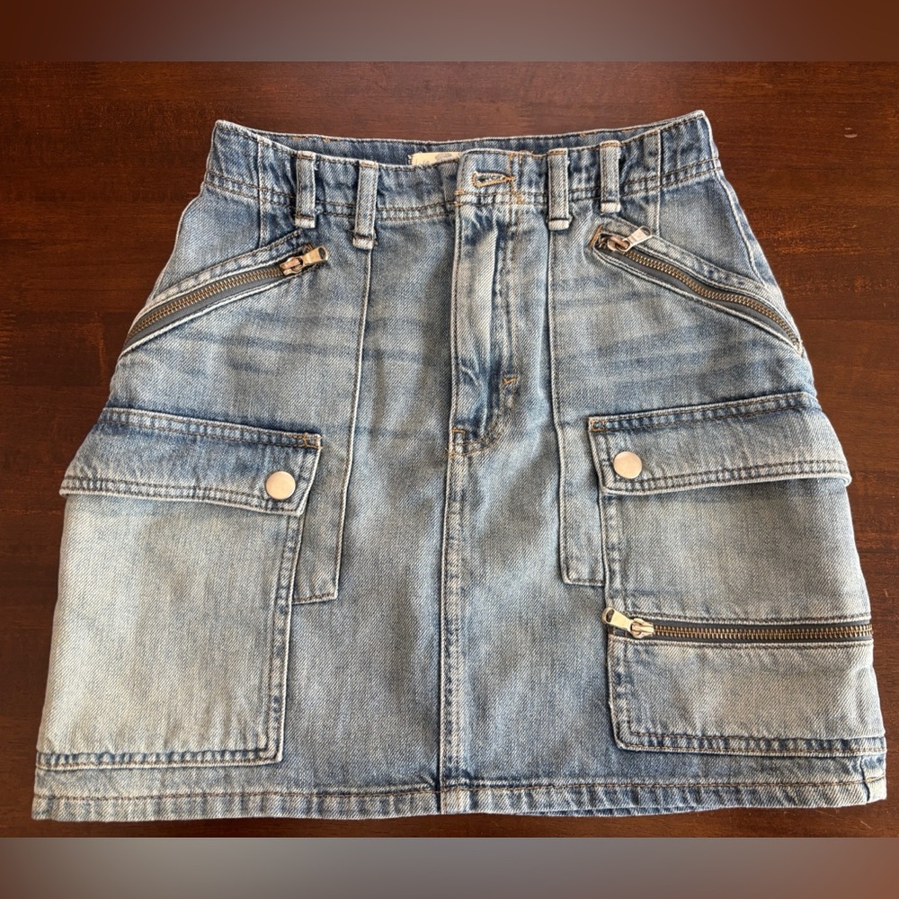 We The Free Skirt - Women’s Blue Denim Mini. Multiple Pockets. Size Small.